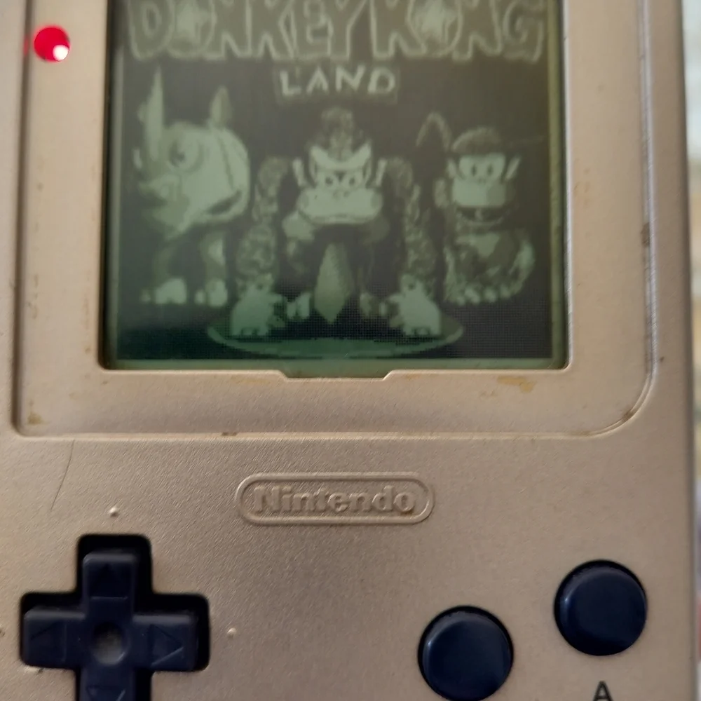 Nintendo Game Boy Pocket Gold MGB-001 With Donkey Kong Land & Tetris.